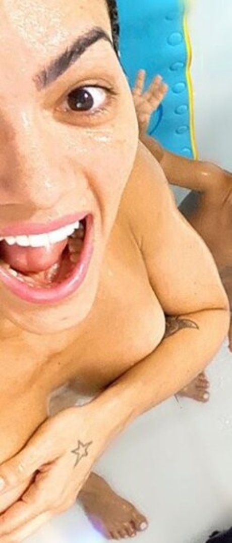 housewife onlyfans beautiful photo