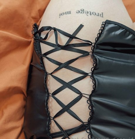 arab thick onlyfans naked image