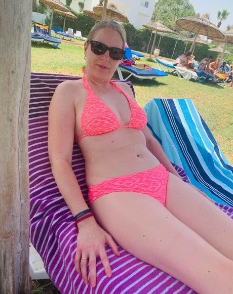 British SMALL MOM high quality actress pictures