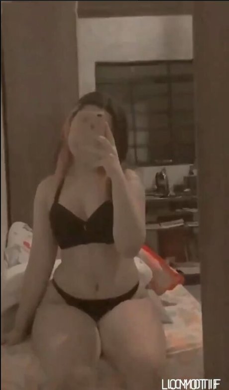 petite slut onlyfans exclusive picture