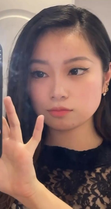 Fruitypoppin model erotic photos