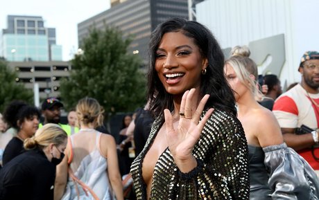 Taylor Rooks top model image