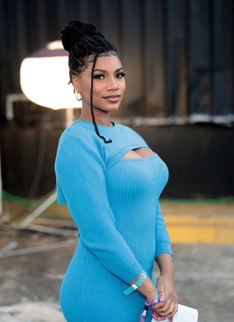 Taylor Rooks perfect pornstar picture