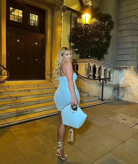 shemale outdoor onlyfans art nude pics