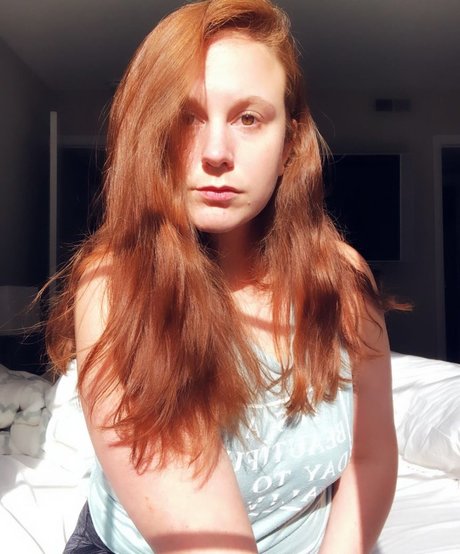 Ashleigh Burton star art photo