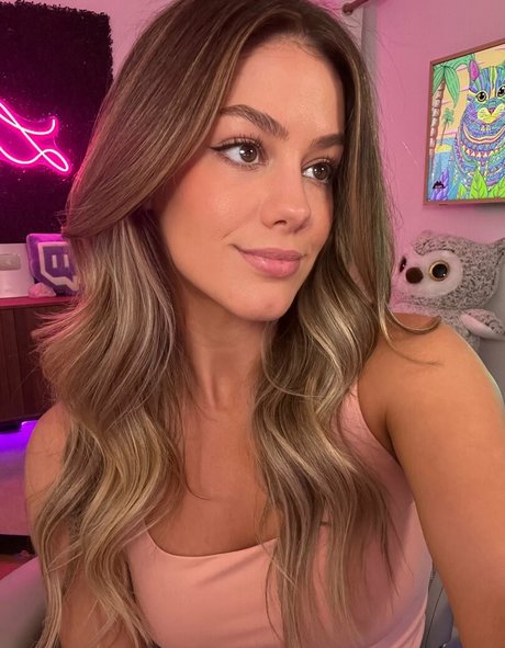 LuluLuvely pornstar pretty photos