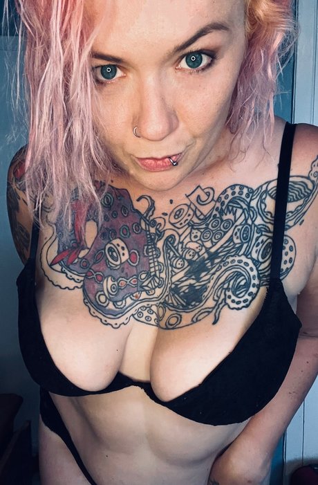 Ocean Girl star porn photo