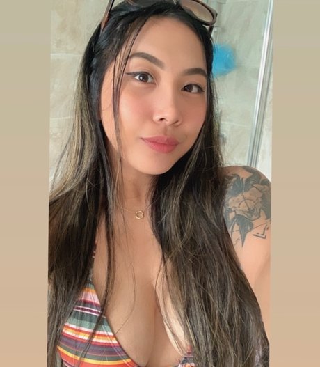 PrettyIrisInc adult star photos