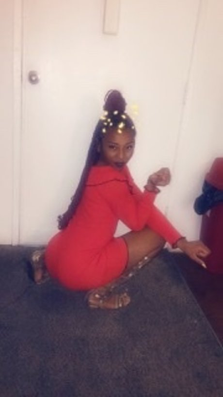 Qunny Monroe model pics