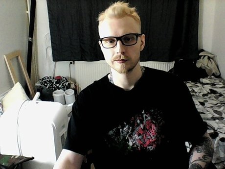 eme beautiful model image