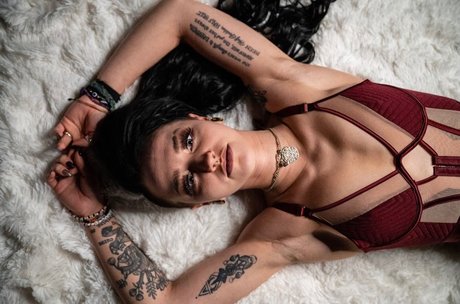 Reidthebrat sexy actress photos