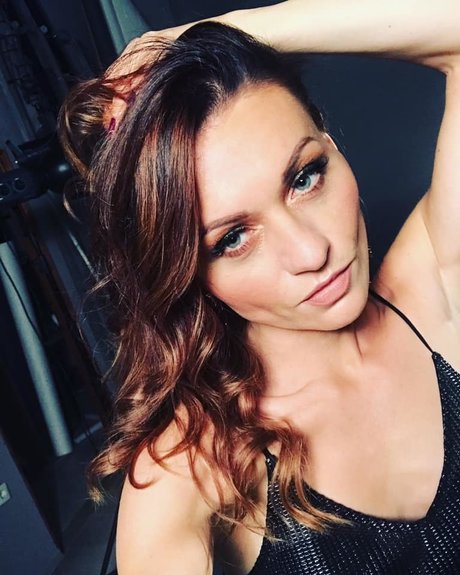 Marina Krle a free actress photo