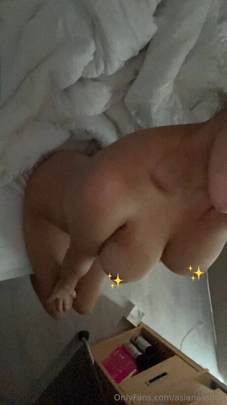 Asian chick_ beautiful model galleries