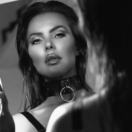 Maxie Rhoads model top photos