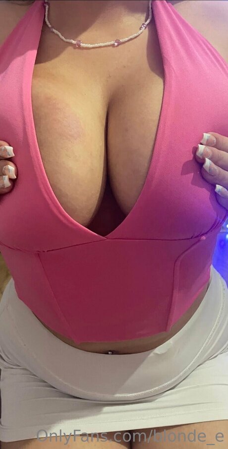 BlondeE_ model erotic picture