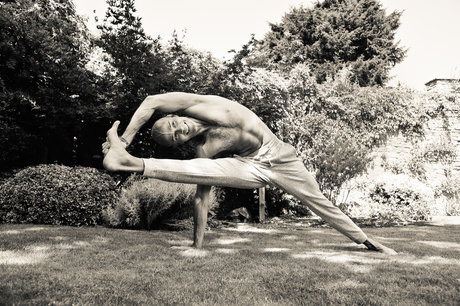 mensnudeyogauk exclusive star images