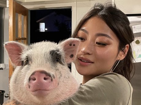 Mae Col beautiful actress pics