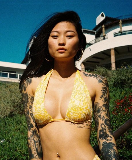 Mae Col nudes model picture