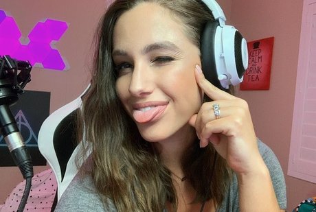 HayliNic erotic actress img