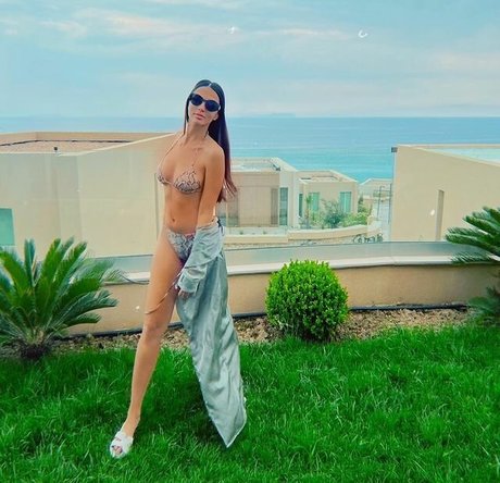 Leila Kraja nice star photos