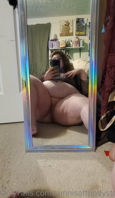 sunnisoftbodystoner adult model gallery