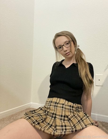 daniasmr Profile Pic