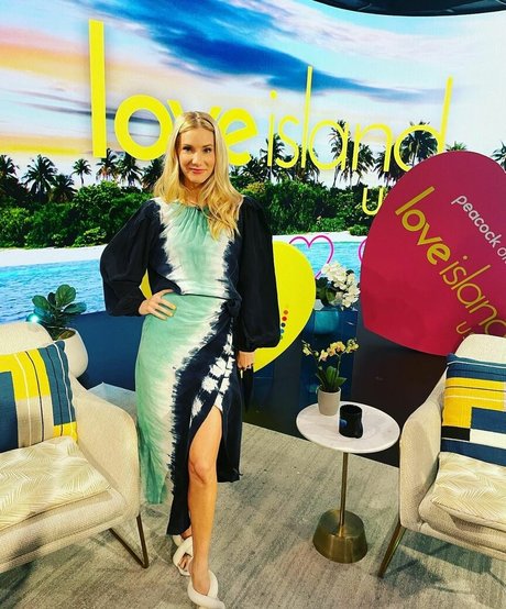 asian brunette onlyfans nude image