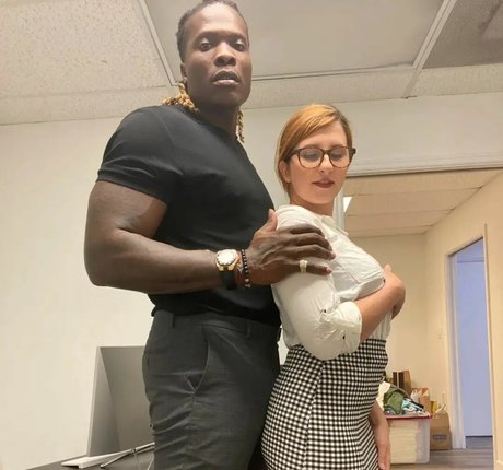 Bess Breast pretty pornstar img