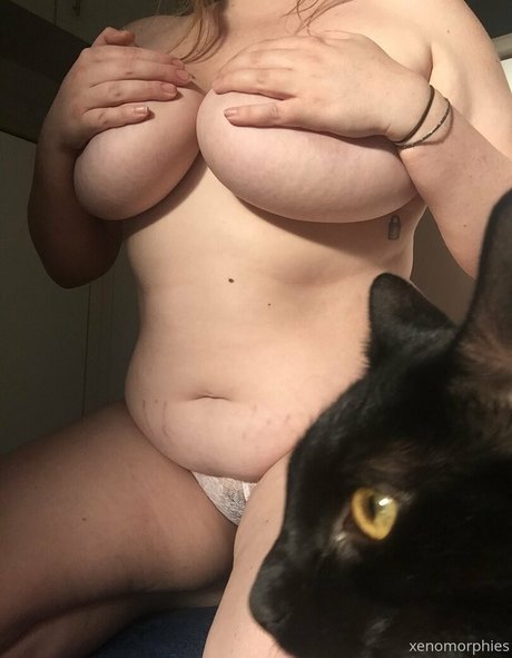 xenomorphies model nice pic