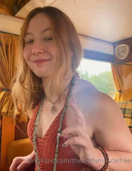 themollymuscle model nude picture