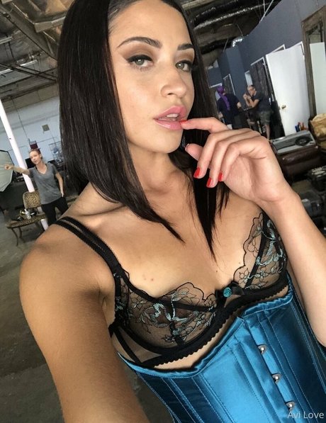 avilovexxx star top image