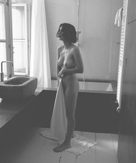 shemale big tits onlyfans porno photo