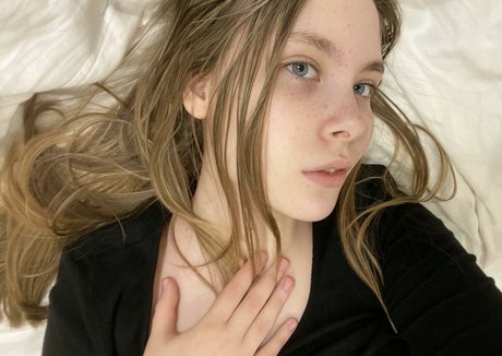 mirtaworld beautiful model img