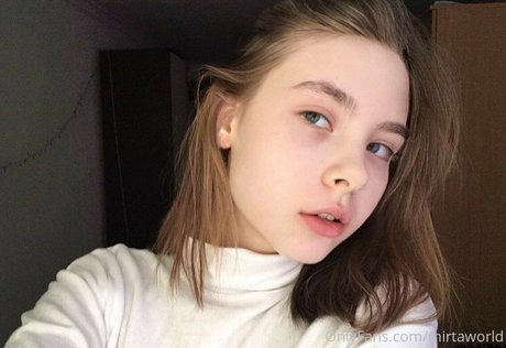 young onlyfans exclusive image