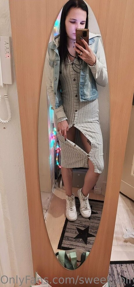 sweet lollypopgirl model naked picture