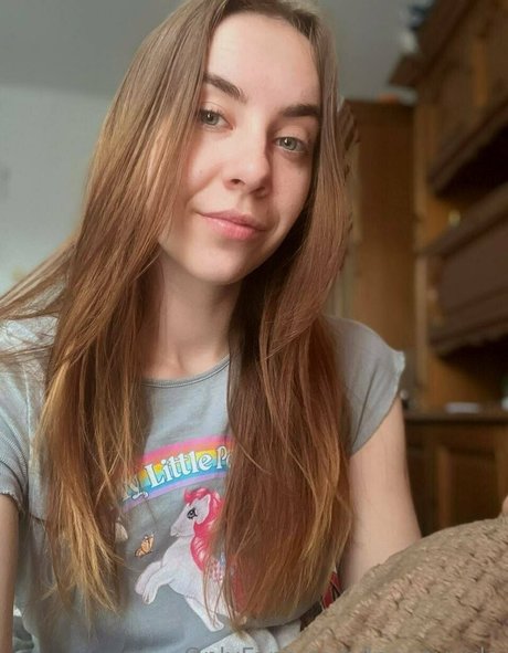 leeeeyyyla star nude archive