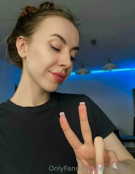 leeeeyyyla pornstar naked image