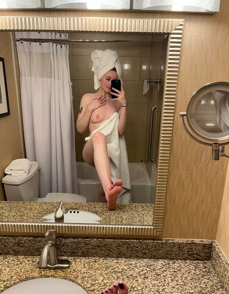 Sizeelevens model naked picture