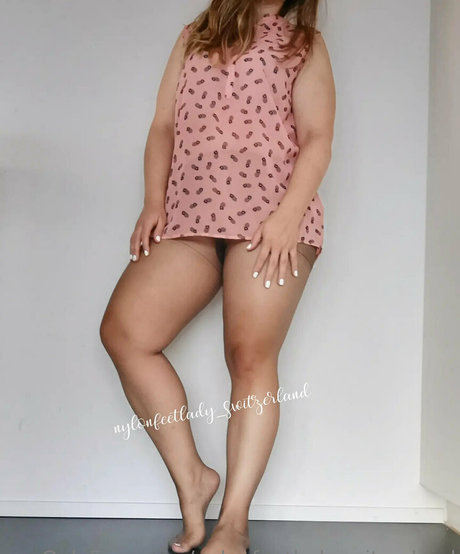 nylonfeetladyswitzerland star free photo