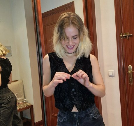 lesbian feet onlyfans free nude images