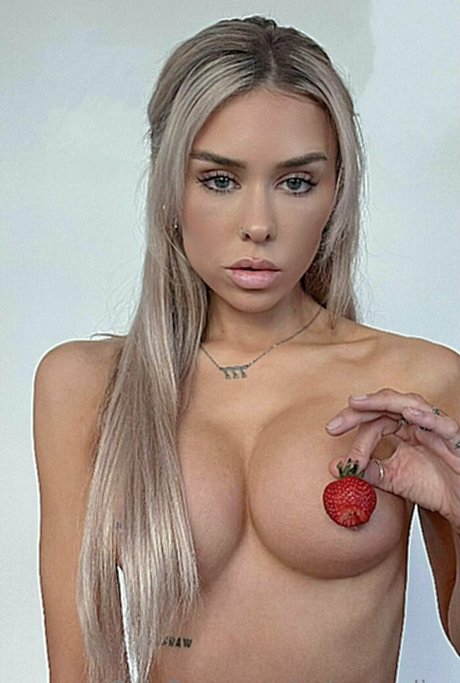 onlyannalise naked model images