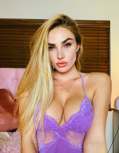 misskenzieanne exclusive pornstar photo