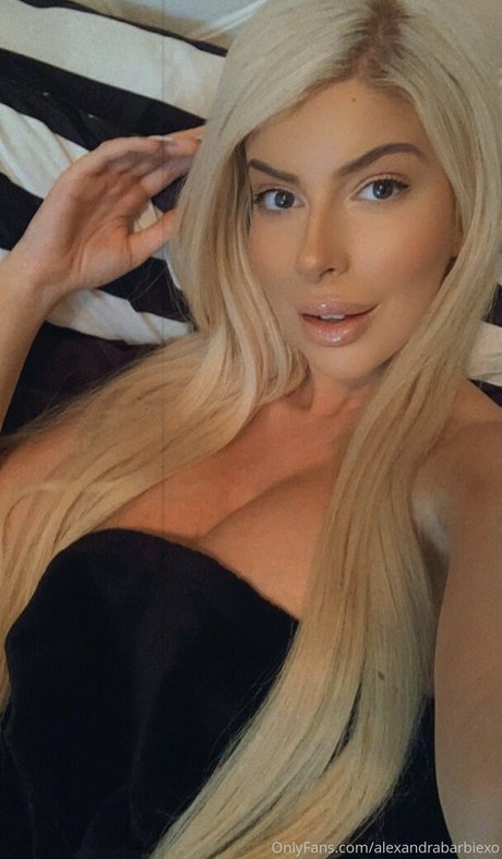 alexandrabunnyxo pretty model picture