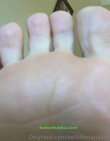 bellsfeetandass model sexy image