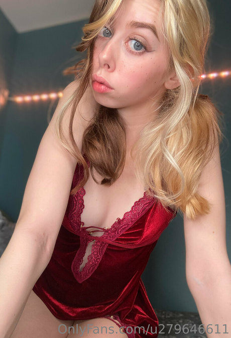 luxxlovexx nudes model image