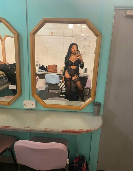 kikiluxxxe pornstar exclusive images