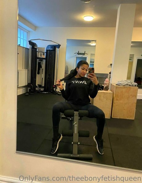 kikiluxxxe model nudes pics