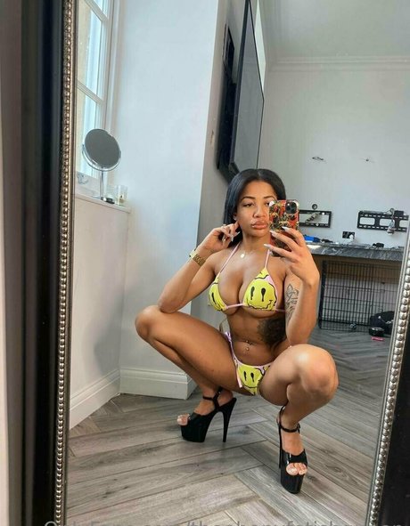 kikiluxxxe high quality pornstar pics