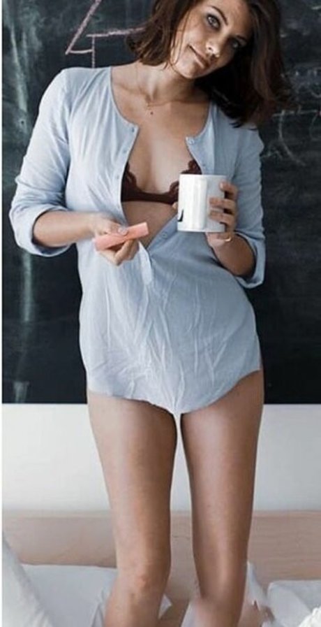 Lauren Cohan erotic pornstar img