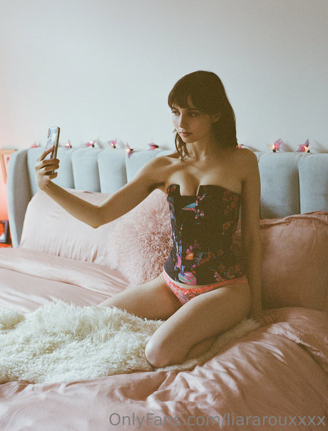 liararouxxxx porn star pics